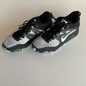 Nike KD Basketball Shoes Men’s 9.5 Black & White Low Top Athletic Sneakers